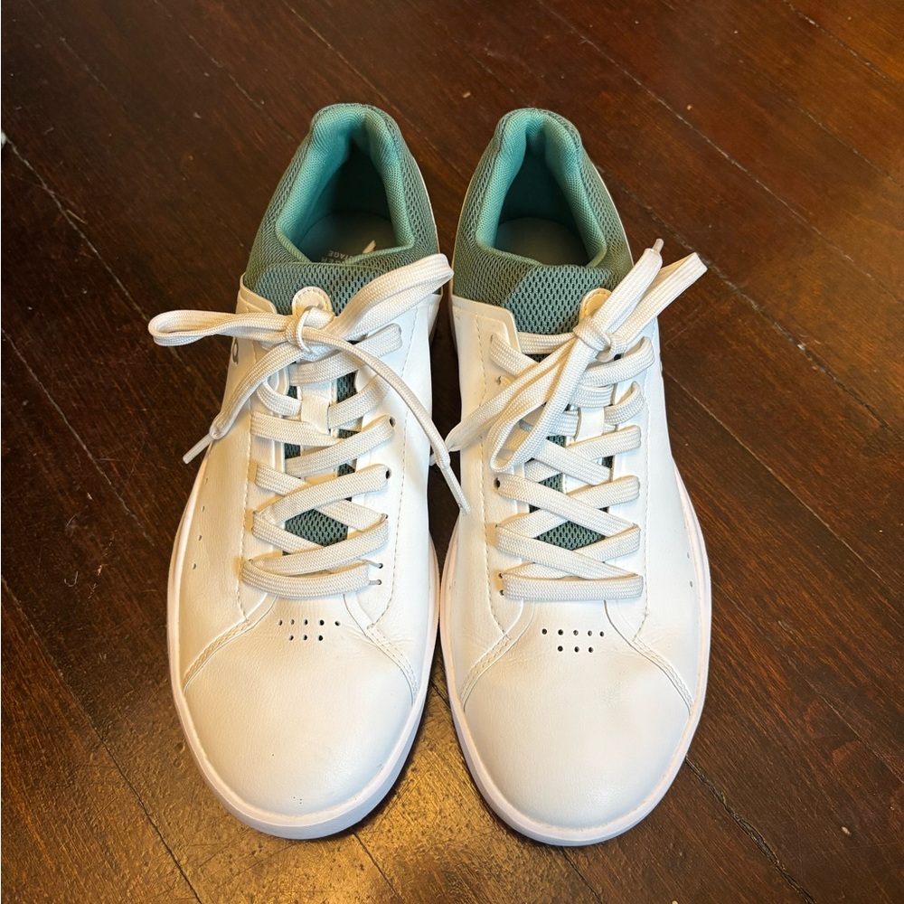 On the Roger Advantage Sneakers